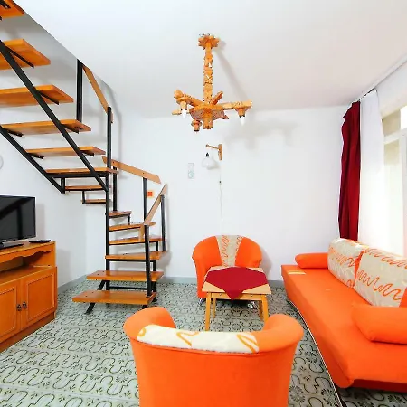 Holiday Balaton H332 度假居 *